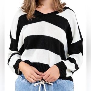 NWT POL Black White V-Neck Oversized Striped Sweater Small Fits Medium Boutique